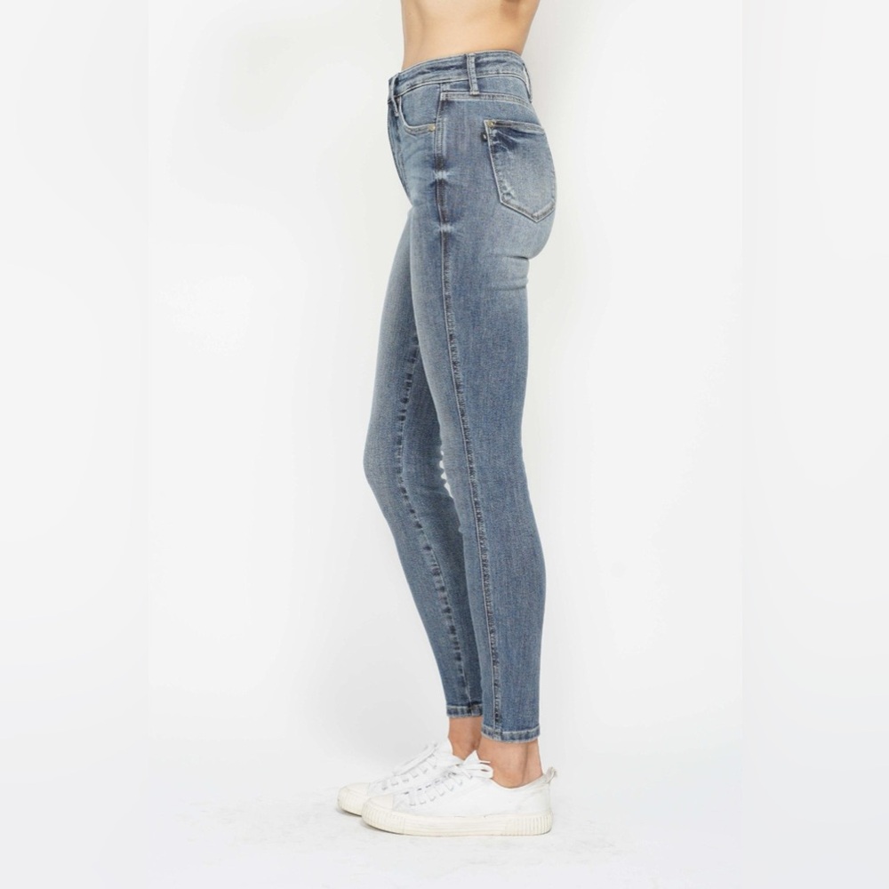 Judy Blue Full Size Tummy Control Contrast Wash Skinny Jeans - Picture 5 of 7